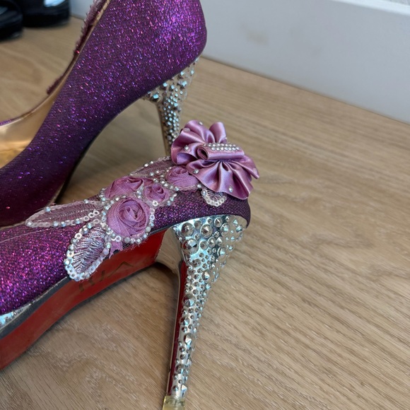 Red bottom PRINCESS heels - Picture 4 of 6